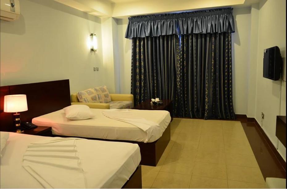 Hotel Multan Continental Exteriör bild