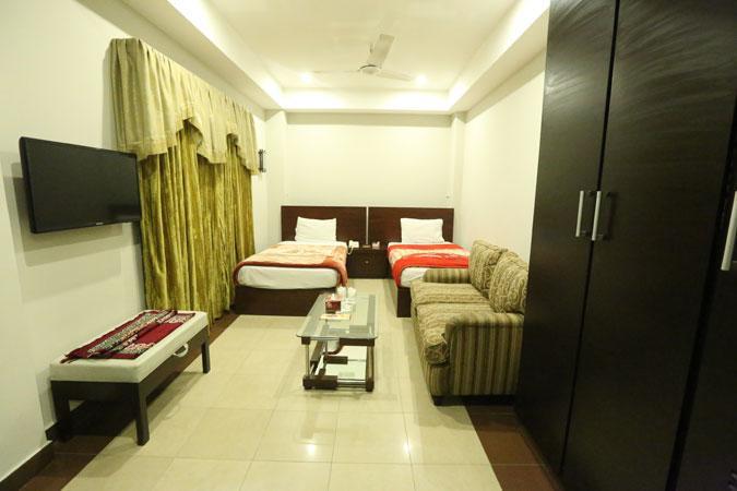 Hotel Multan Continental Exteriör bild