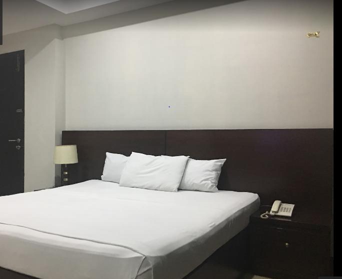 Hotel Multan Continental Exteriör bild